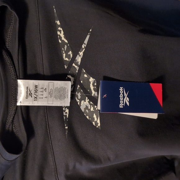 Reebok Black Cropped Sweatshirt Modern Safari Logo NWT - Picture 11 of 13